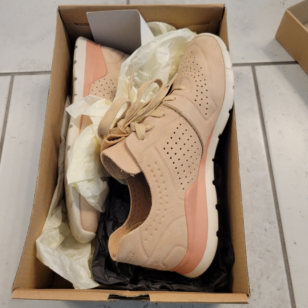 UGG Women's Sneakers - Picture 10 of 10